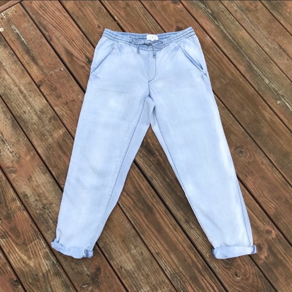 Lou & Grey Light Wash Cropped Distressed Joggers